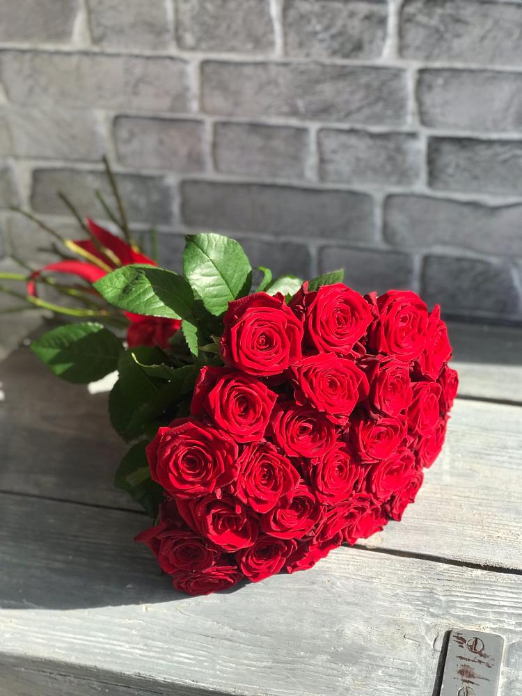 Букет Красные розы Фридом в Луговой