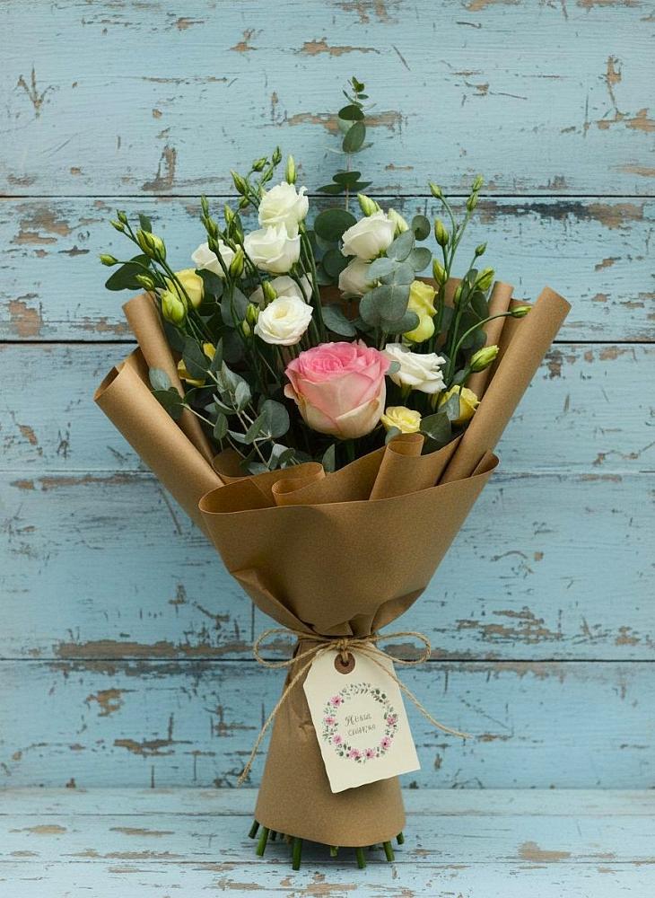 Букет цветов из: Розы и Лизиантусы в Луговой