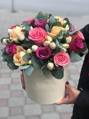 Цветочная композиция из Розы в шляпной коробке в Луговой