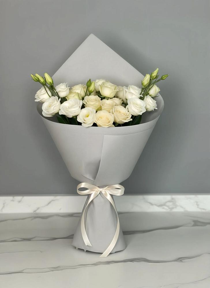 Букет цветов из: Розы и Лизиантусы в Луговой