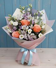 Букет цветов из:  Лизиантусы, Розы, Альстромерии и Гипсофила #REPLACE_PRED# Луговой