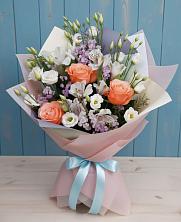 Букет цветов из:  Лизиантусы, Розы, Альстромерии и Гипсофила в Луговой