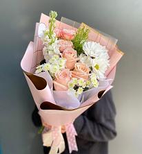 Букет цветов из:  Хризантемы и Розы в Луговой