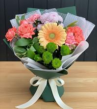 Букет цветов из:  Гвоздики, Розы, Герберы и Хризантемы в Луговой