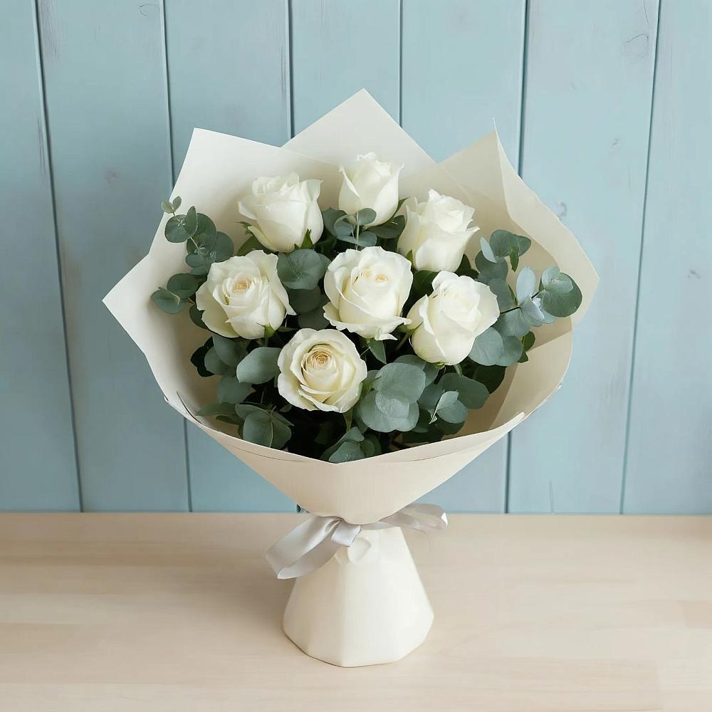 Букет Белые розы в Эвкалипте в Луговой