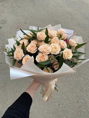 Букет Кремовые розы Латте в Луговой