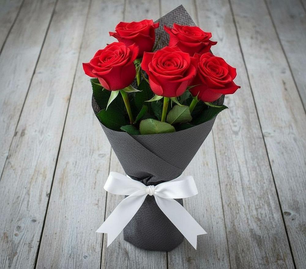 Букет 5 Красных роз Эдлесс Лав в Луговой