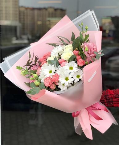 Букет цветов из: Розы, Лизиантусы и Хризантемы в Луговой