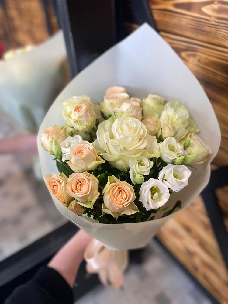 Букет цветов из: Розы и Лизиантусы в Луговой